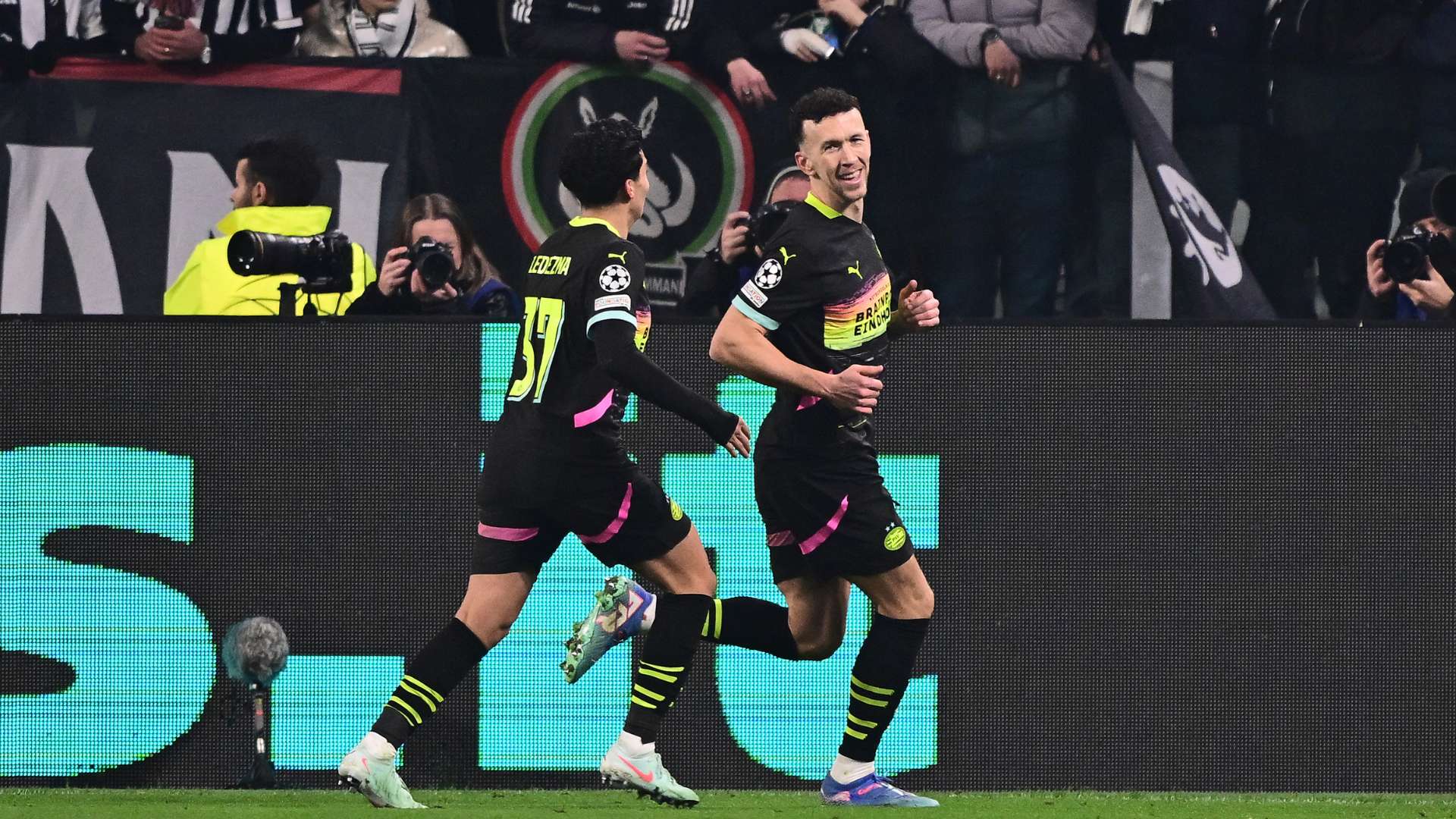 任骏飞的故 任骏飞的故