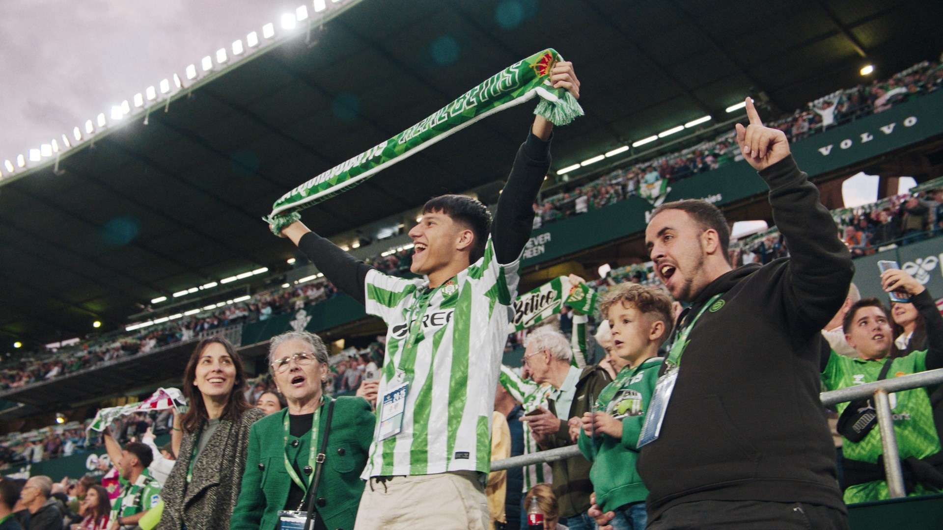 通过其队徽 通过其队徽